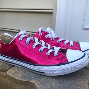 Converse sparkling red